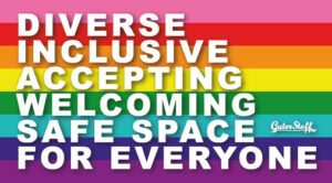 Rainbow Flag mit Text Diverse, Inclusive, Accepting, Welcoming, Safe Space, Guter Stoff For Everyone